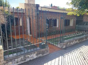 Casa de 5 ambientes, Córdoba · Inversion Disponible. Casa de 3 Dormit. 1 Cuadra de Armada Argentina.