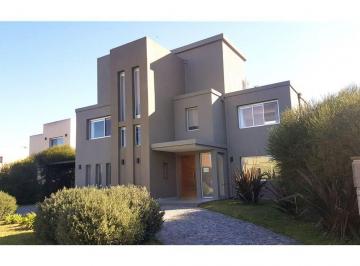 Casa · 297m² · 5 Ambientes · Alquiler Casa Fincas de Iraola 2 5 Amb con Pileta