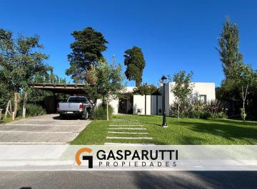 Casa · 180m² · 4 Ambientes · Casa en Venta en San Matías con Pileta