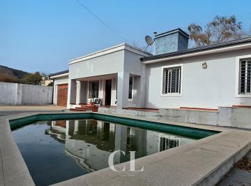 Casa de 4 ambientes, Villa Carlos Paz · Venta Casa de 2 Dorm. con Pileta y Calefacción Central en Miguel Muñoz