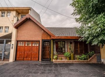 Casa · 124m² · 4 Ambientes · 1 Cochera · Venta Casa 4 Ambientes con Patio y Cochera en Ramos Mejía