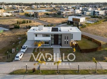 Casa · 390m² · 5 Ambientes · 2 Cocheras · Imponente Casa en Venta en Lagos de Canning I – 4 Dorm | Pis