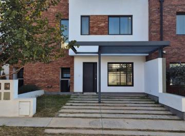 Casa de 5 ambientes, Córdoba · Alquiler Duplex Lomas de Manatiales