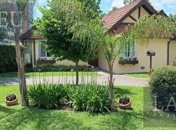 Casa · 125m² · 5 Ambientes · Casa en Venta - Mapuche C. C