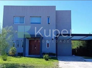 Casa · 158m² · 4 Ambientes · 3 Cocheras · Casa Chalet en Venta en Los Arces, La Cañada de Pilar, Pilar