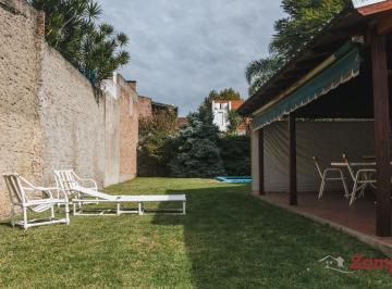 Casa · 216m² · 5 Ambientes · 2 Cocheras · Venta de Casa Multifamiliarconstruida S/ Lote Propio de 454 m², Ideal P/2 Familias - El Palomar