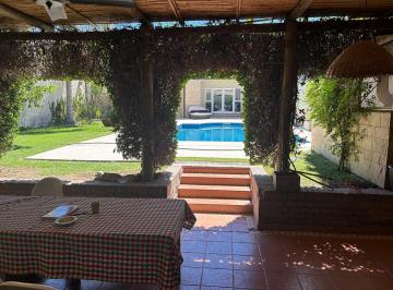 Casa · 460m² · 9 Ambientes · 2 Cocheras · Casa en Venta en Neuquen Capital, Neuquén, Patagonia