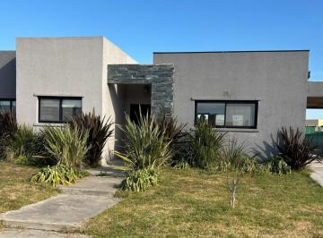 Casa · 6m² · 3 Ambientes · 2 Cocheras · Casa en San Sebastian