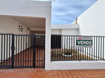Casa · 120m² · 3 Ambientes · 1 Cochera · Casa en Venta! Cerca del Casco Céntrico