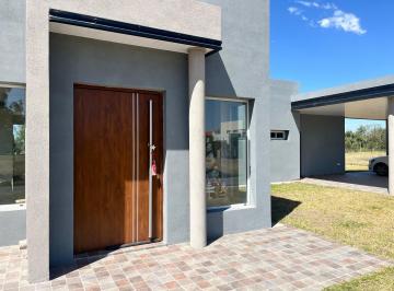 Casa · 257m² · 5 Ambientes · 3 Cocheras · Casa en Venta en Junin