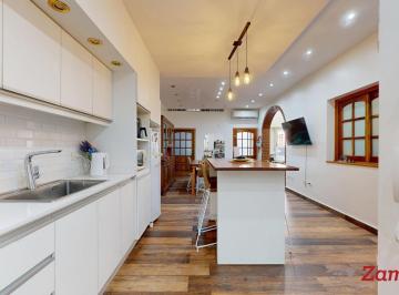 Casa · 179m² · 5 Ambientes · 1 Cochera · Casa en Venta en Vélez Sarsfield, Monte Castro, Cochera Fondo Terraza