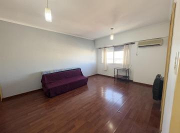 Departamento · 60m² · 3 Ambientes · Departamento en 1 de Mayo 13 - 04
