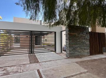 Casa de 6 ambientes, San Francisco del Monte · Hermosa Casa en Barrio Privado Urquiza - Guaymallen