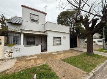 Casa · 132m² · 4 Ambientes · 6 Cocheras · Casa 3 Dorm. con Garage y Jardin