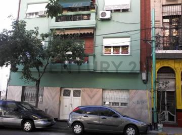 Departamento · 31m² · 2 Ambientes · Muy Buen Dos Ambientes en Alquiler 1er Piso por Escalera en El Barrio de Constitución.