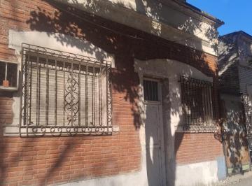 Casa · 150m² · 6 Ambientes · C/ Crisostomo Alvarez Al 1700 - Casa a Refaccionar de 4d + Dep + Fondo