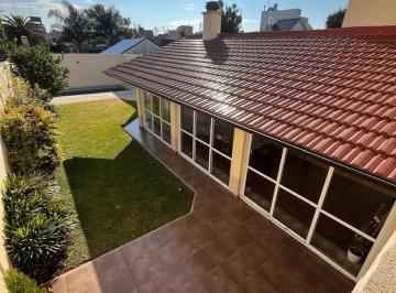 Casa · 380m² · 6 Ambientes · 3 Cocheras · Venta Casa 2 Plantas y Pileta en Haedo Norte