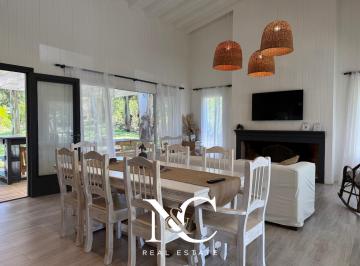 Casa · 130m² · 4 Ambientes · Casa en Venta en Costa Esmeralda Fondo Libre
