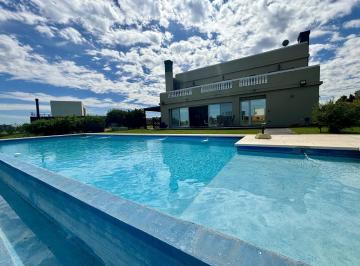 Casa · 262m² · 6 Ambientes · 2 Cocheras · Venta Casa San Sebastian Area 10 a La Laguna