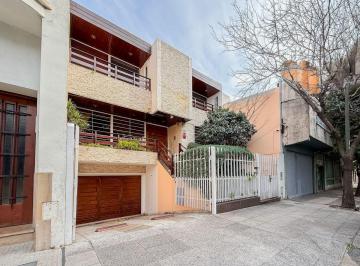 Casa · 422m² · 5 Ambientes · 4 Cocheras · Casa 5 Ambientes Venta Flores Quincho Pileta