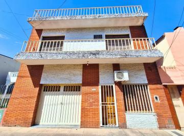 Casa · 98m² · 3 Ambientes · 1 Cochera · Venta Casa 3 Ambientes con Cochera Ramos Mejía