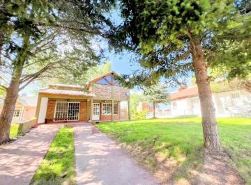 Casa · 124m² · 5 Ambientes · 1 Cochera · Venta Casa Mari Menuco