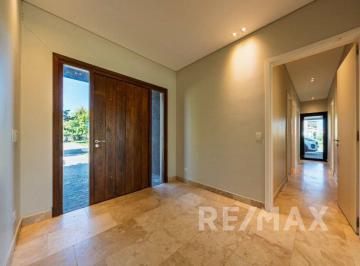 Casa · 258m² · 5 Ambientes · 2 Cocheras · Venta | Casa 5 Amb. en Haras Sta. María C/pileta