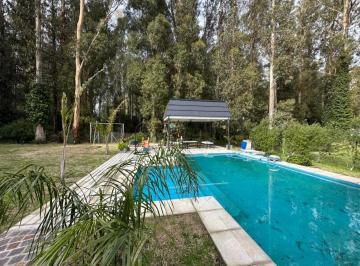 Casa · 345m² · 6 Ambientes · 1 Cochera · Casa de 6 Ambientes en Alquiler en Rumenco