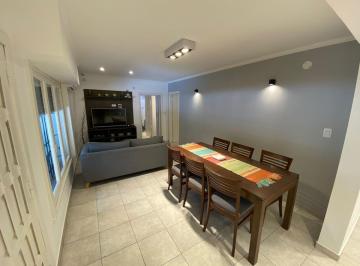 Casa · 73m² · 3 Ambientes · 1 Cochera · Casa - Miramar