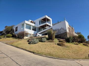 Casa · 352m² · 7 Ambientes · 2 Cocheras · Casa en Alto Warcalde
