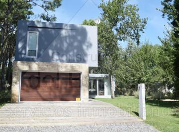 Casa de 4 ambientes, Cariló · Moderna Casa de Estilo Minimalista, en Dos Plantas con Una Piscina (Cod - 396)