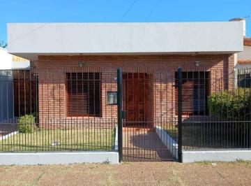 Casa · 190m² · 5 Ambientes · 4 Cocheras · Venta de Casa 5 Amb. con Parque, Piscina, Parrilla y Garage