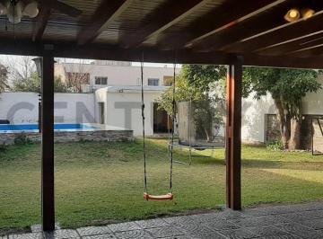Casa · 475m² · 5 Ambientes · 3 Cocheras · Se Vende Amplia y Hermosa Propiedad en Godoy Cruz con Departamento en Primer Piso y Salón de Uso Com