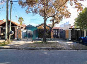 Casa · 120m² · 3 Dormitorios · 2 Cocheras · Venta Casa en Grand Bourg