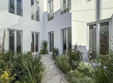 Casa · 100m² · 6 Ambientes · Casa de Pasillo a Estrenar con 2 Dorm., Jardín y Quincho