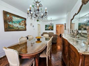 Departamento · 83m² · 5 Ambientes · Venta Departamento Tres Dorm. Patio en Centro
