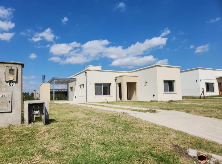 Casa · 130m² · 4 Ambientes · 2 Cocheras