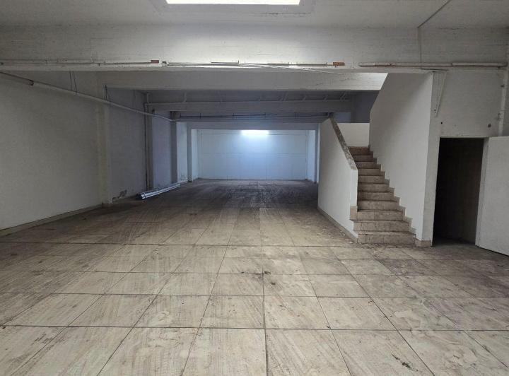 Local comercial · 670m²