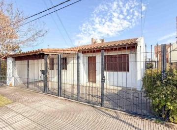 Casa · 164m² · 5 Ambientes · 1 Cochera · Casa a La Venta en Pergamino con Quincho