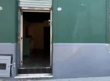 Local comercial de 3 ambientes, Parque Patricios · Alquiler Local Comercial con Hab. Parque Patricios
