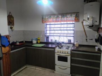Casa · 73m² · 4 Ambientes · 1 Cochera · Casa en Venta. Dos Dorm., Cochera, Patio. Bº Colon