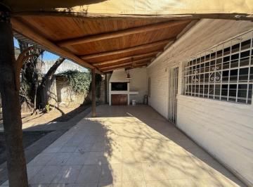 Casa · 130m² · 3 Ambientes · 1 Cochera · Casa en Venta 2 Dorm. Galeria Patio Asador