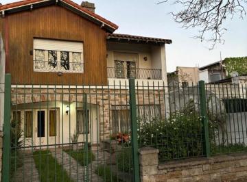 Casa · 175m² · 4 Ambientes · 2 Cocheras · Casa en Venta Apta a Crédito en La Mejor Zona
