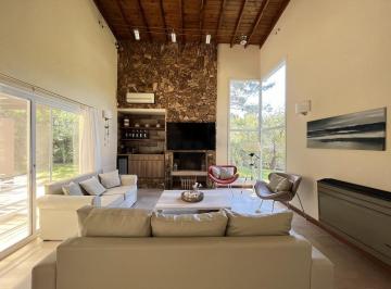 Casa · 5 Ambientes · Casa en Alquiler - Residencial 1 Lote 330 de Costa Esmeralda - Cercania a La Playa