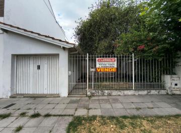 Casa de 3 ambientes, Quilmes · Chalet en Excelente Estado - Quilmes Oeste - Apto Crédito