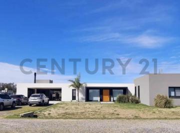 Casa · 200m² · 5 Ambientes · Casa en Alquiler de 5 Ambientes en Villa Maria