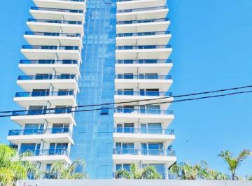 Ingreso y frente edificio · Departamento en Refinerias