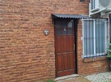Casa · 60m² · 2 Dormitorios · 1 Cochera · PH en Venta, Castelar Norte