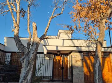 Casa de 9 ambientes, Ciudad de Mendoza · Hermosa Casa, Dueño Alquila