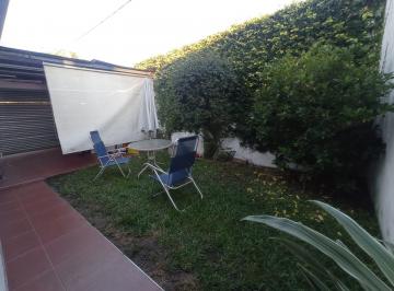 Casa · 116m² · 3 Ambientes · 1 Cochera · Casa en Venta de Dos Dorm., Cochera y Jardin
